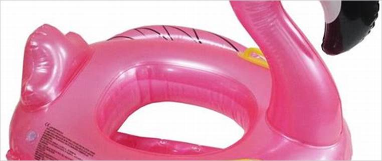 1. flamingo inflável
