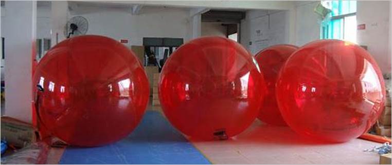 1. Bolas infláveis gigantes